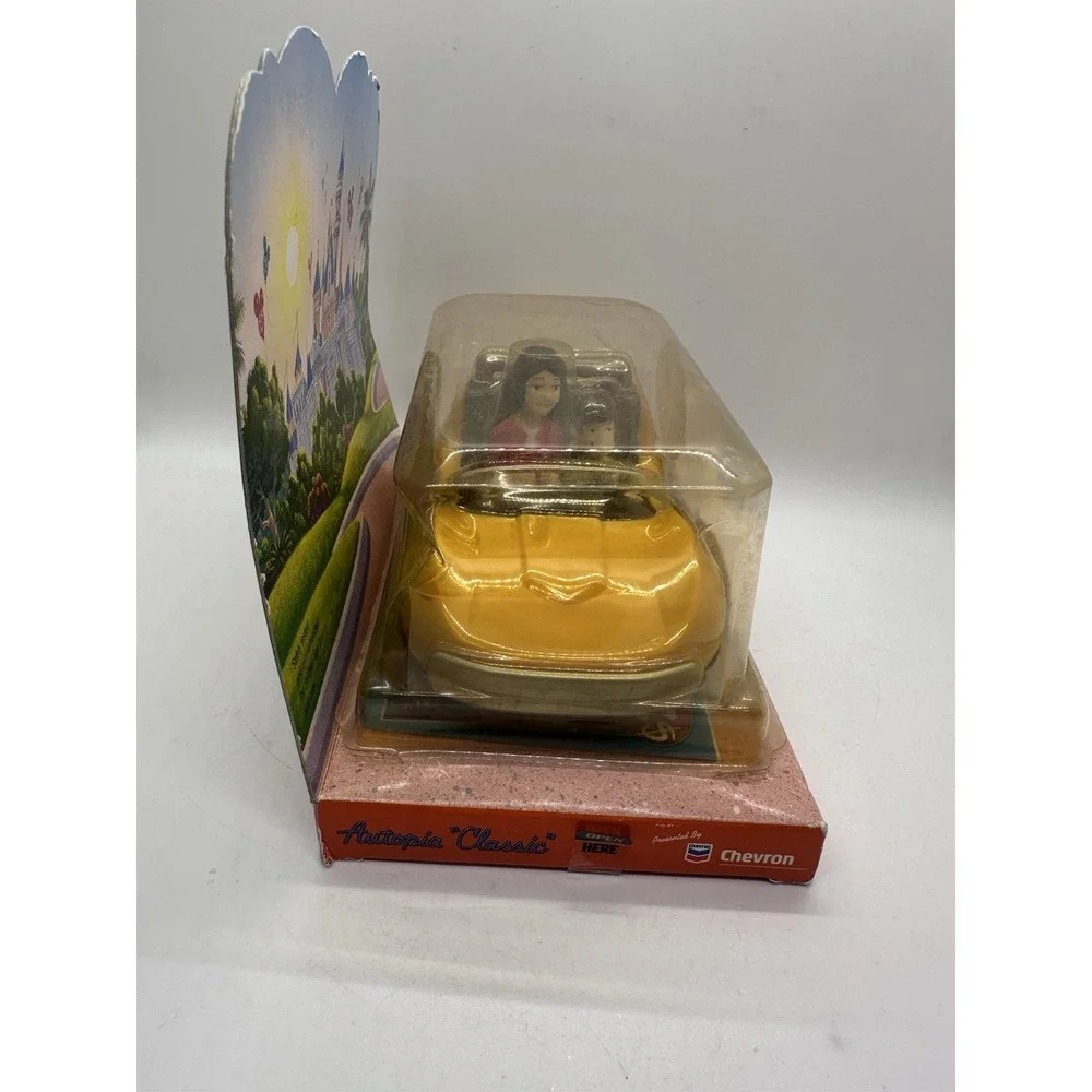 Disneyland Autopia Chevron Car Yellow w/ Removable Passengers NIB‎ 2000 Promo